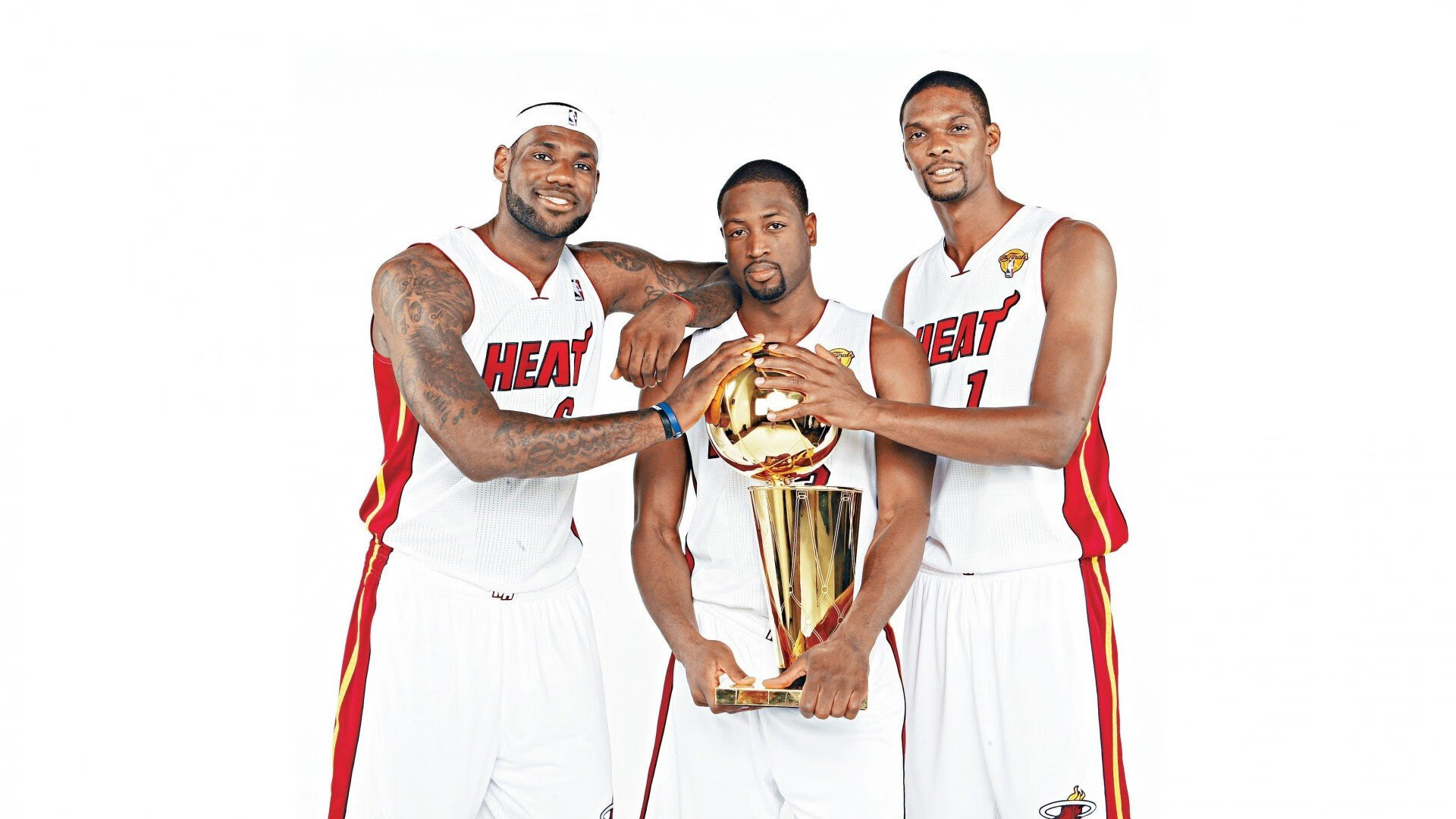 双加时鏖战!湖人险胜勇士,詹姆斯关键三分锁定胜局