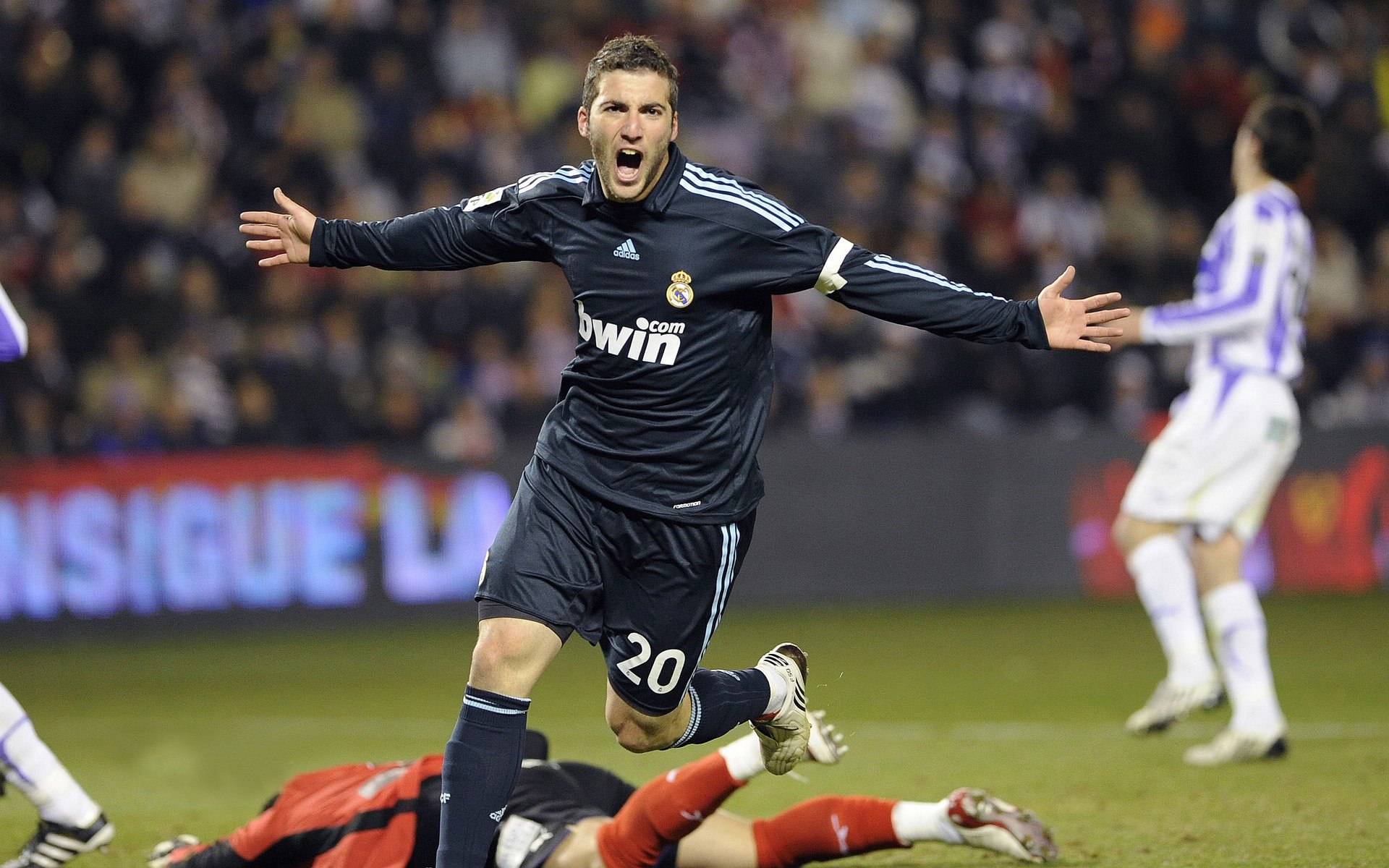 巅峰对决!扣篮大赛惊现历史级表演,新星力压群雄夺冠